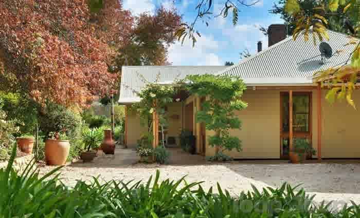 London-bound Alexander Downer lists Adelaide Hills acreage home