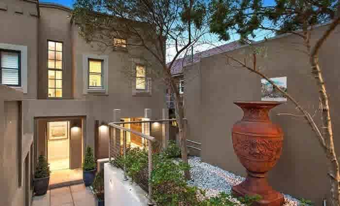 Governor-General Peter Cosgrove leads Sydney weekend auctions