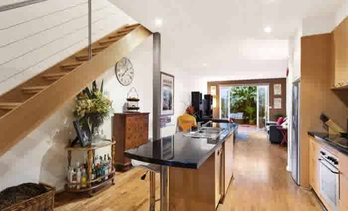 Swimming champion Daniel Kowalski finds buyer for longtime Port Melbourne pad