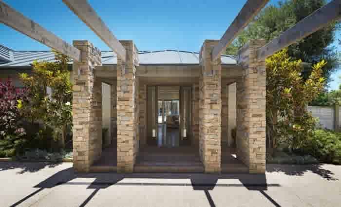 Bulldogs president Peter Gordon lists Portsea retreat