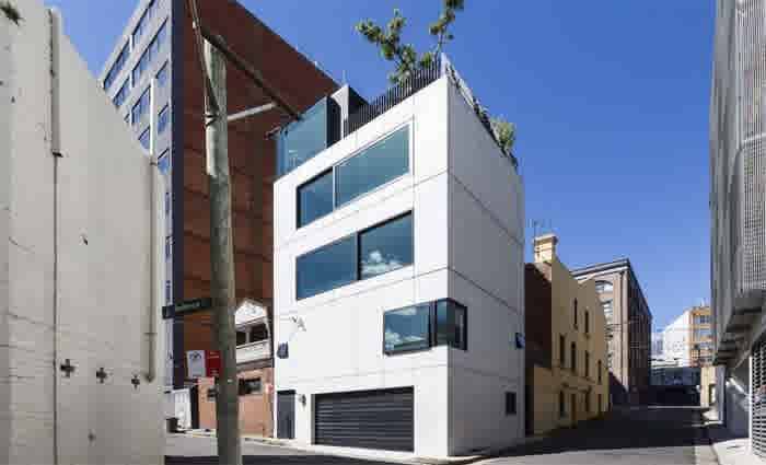 Lowered price expectations for Domenic Alvaro's Surry Hills Small House: He said/She said