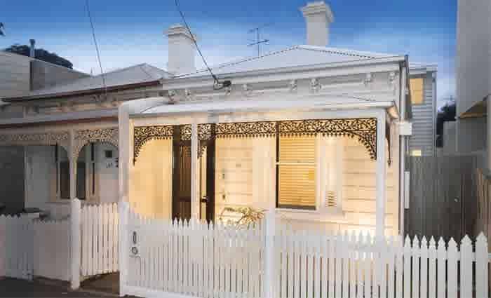 Flipping hamburgers easier than property in toughening Melbourne auction market