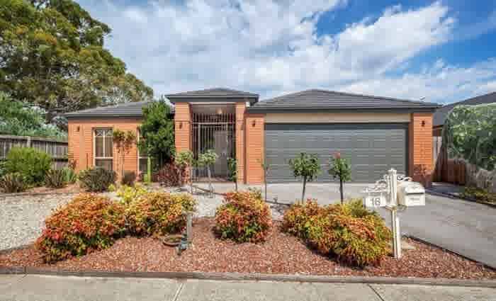 Melbourne's 10 weakest auction suburbs reveals tepid South Morang auction buyers