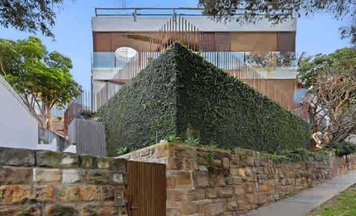 Wolaroi Crescent, Tamarama home designed by architect Yola Noujaim listed at $16 million