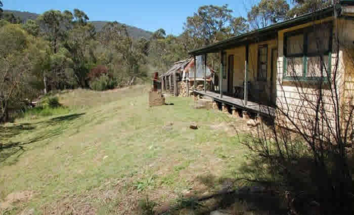 Historic Pimm's Hutt at Wee Jasper, NSW sells