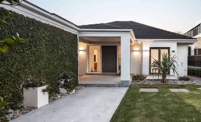 Susie O'Neill sells Yeronga riverfront trophy home