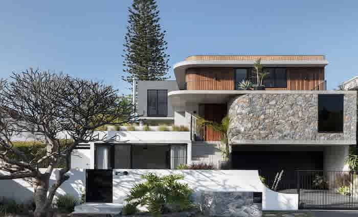 Michael Kisluk-designed trophy home in Yeronga listed