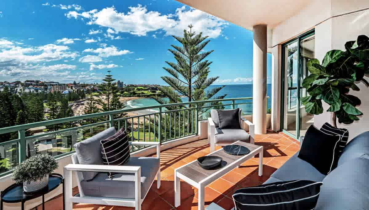 One bid auction secures Coogee trophy top floor apartment