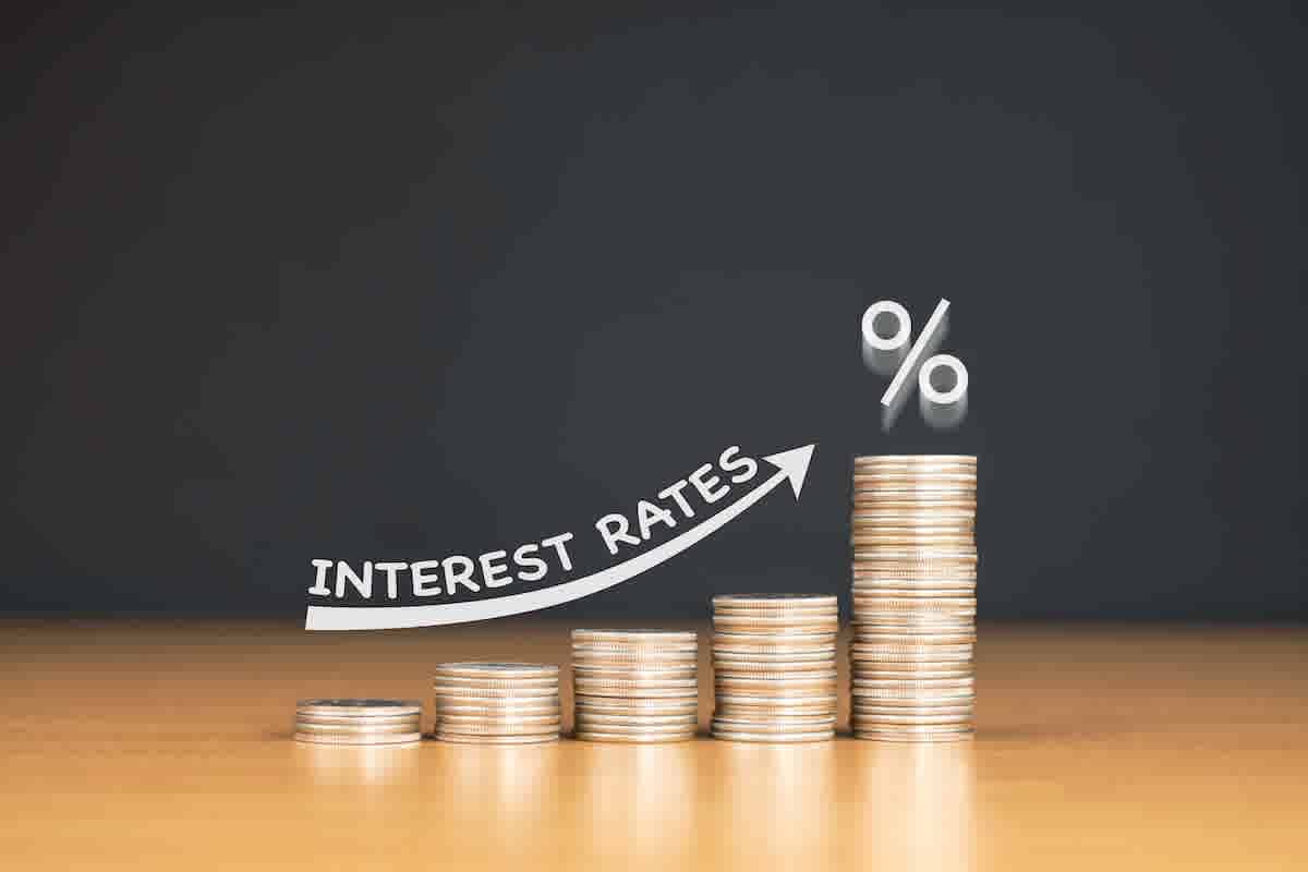 UBS economist forecasts budget deficit will prompt 2023 home loan rate rises
