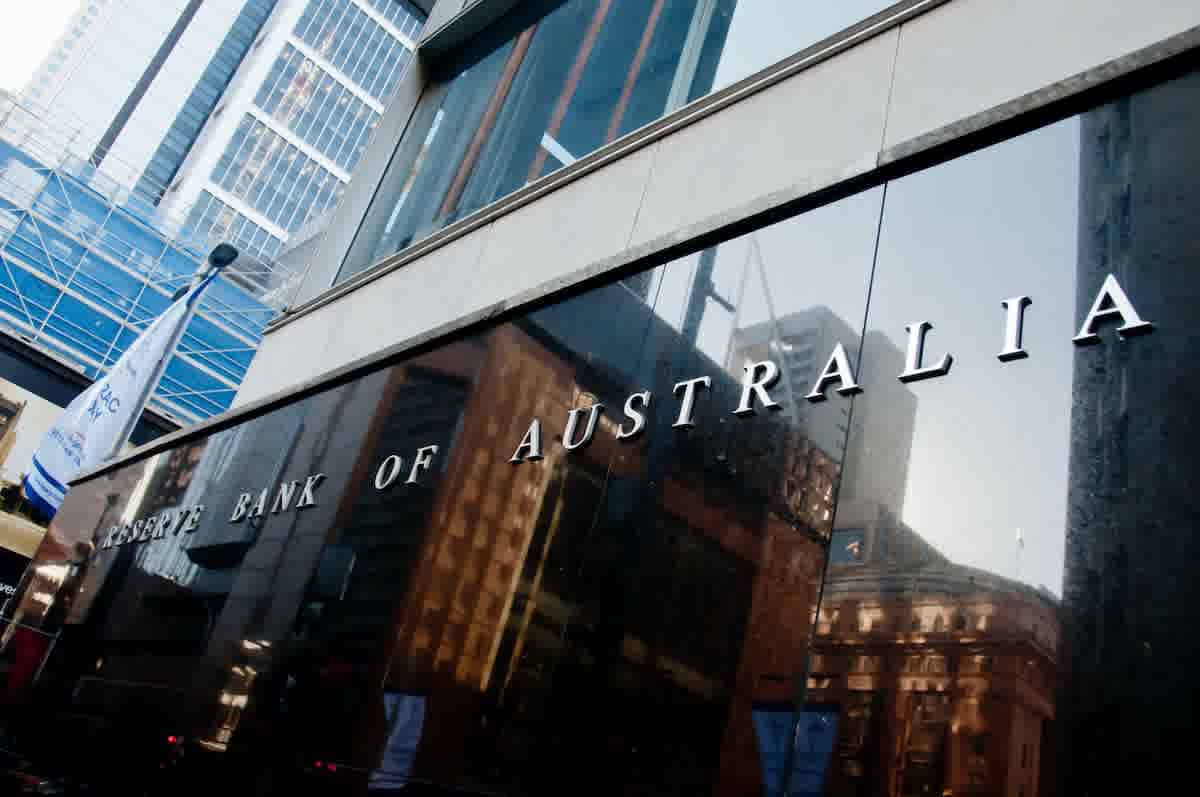 No rate rise until 2024, while RBA continues to demand stringent lending standards