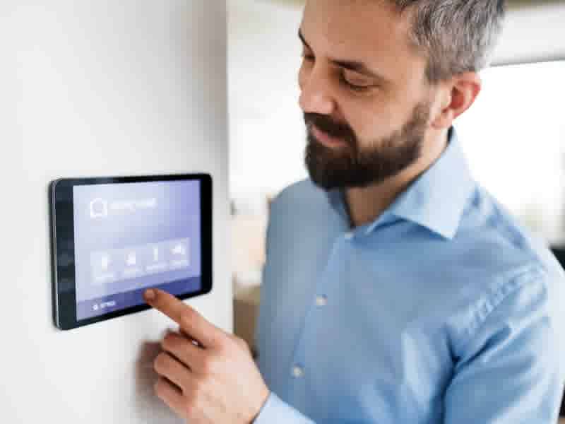 Smart Home Technology: Enhancing Your First Home Build with Modern Conveniences
