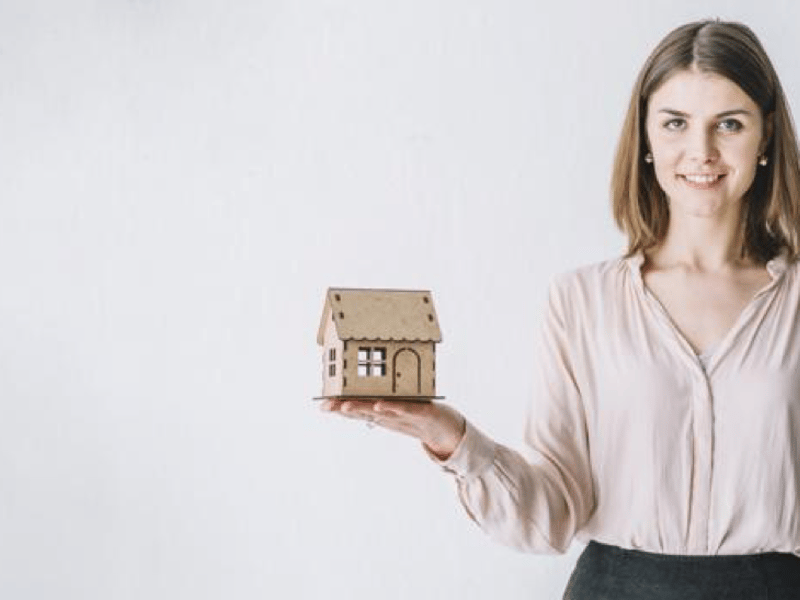 The Pros and Cons of Purchasing a Display Home