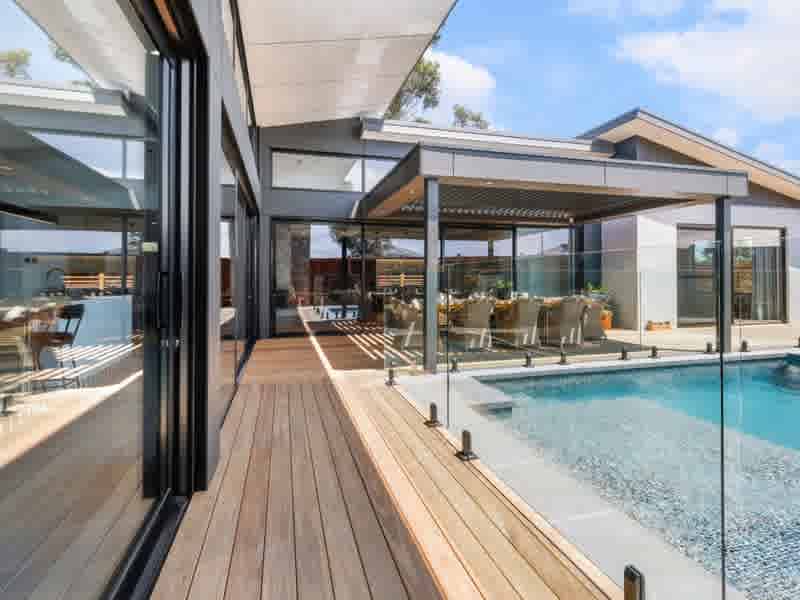 AHR Builders brings almost 30 years of custom-building expertise to Melbourne's South East and coastal regions