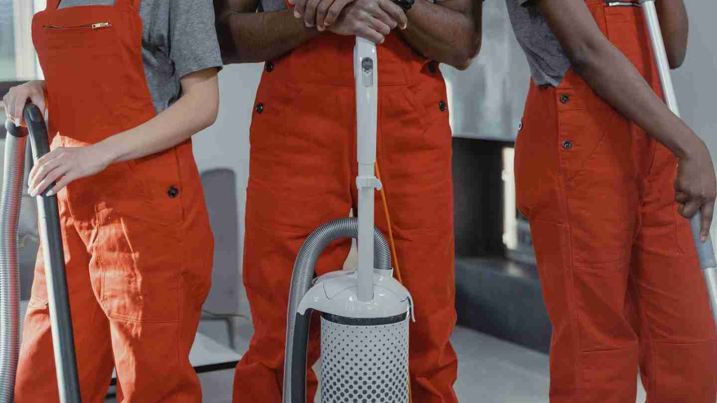 Why It's Best To Hire An End Of Lease Cleaning Company