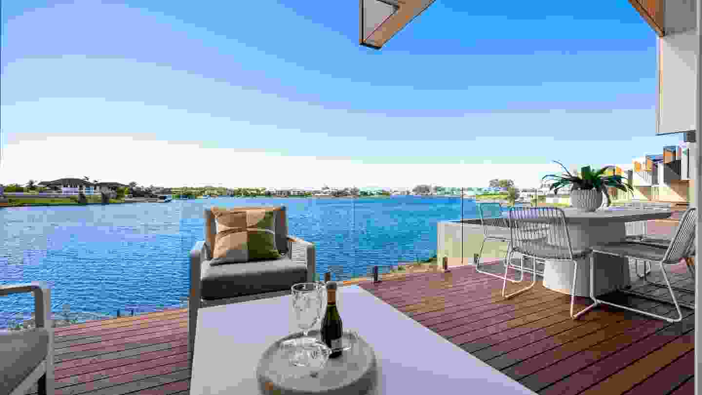 6 Lake Serenity Boulevard, Helensvale QLD 4212