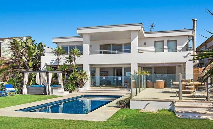 Louise King's Narrabeen beachfront still listed