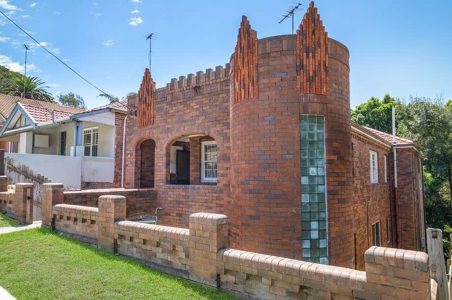 Historic beachside Bronte strata-titled duplex sold 