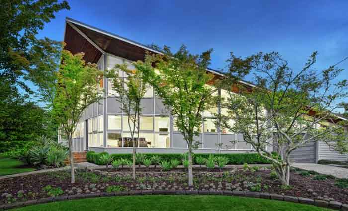 Robin Boyd-designed home at Chirnside Park sells