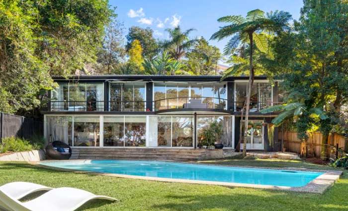 Alex Popov-designed Castlecrag trophy sold