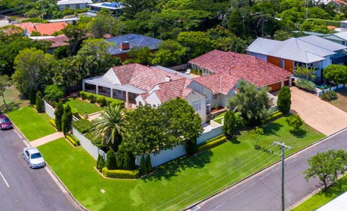 Former Brisbane Lion triple premiership captain Michael Voss sells up in Brisbane