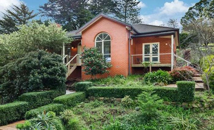 South Australian valley vistas in Crafers West listing
