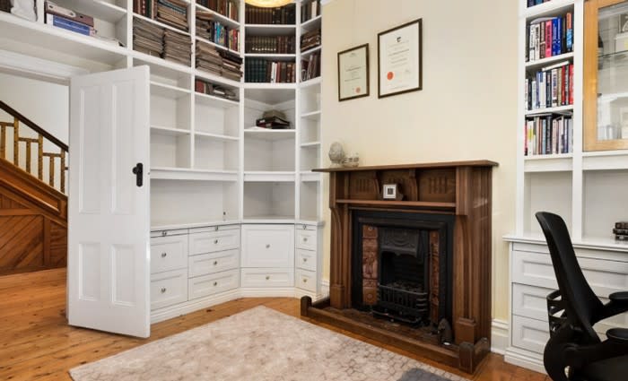 Fireplaces not quite ablaze at weekend auction offerings