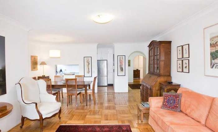 Veteran actor John Gaden lists Rushcutters Bay apartment
