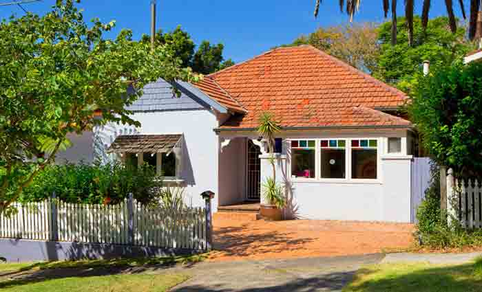 Wallaby Michael Hooper buys Sydney classic