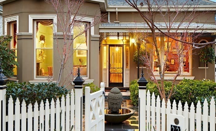 Love those Lashes' Debra Sloane lists in Kew
