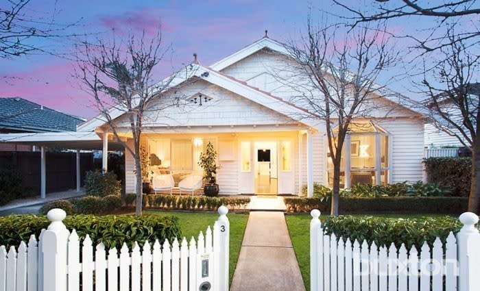 Designer McKinnon cottage sells at $1,705,000