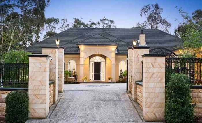 Underworld identity Mick Gatto has listed his Lower Plenty mansion