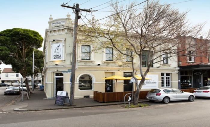 Investor takes Port Melbourne hotel with $2.89m bid