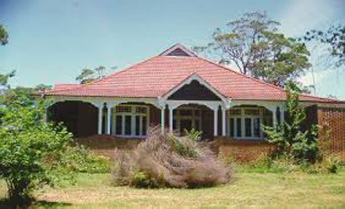 Peter Garrett lists Mittagong, Southern Highlands cottage