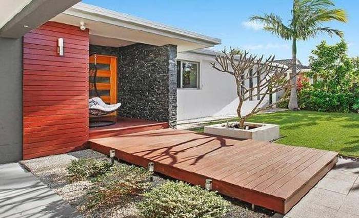 Titans' Graham Annesley lists Bundall, Gold Coast home