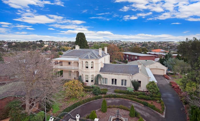 Historic Oak Park mansion listed