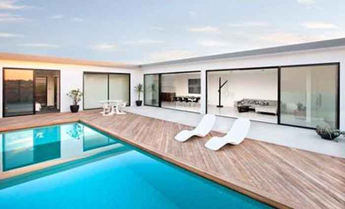 Resort-like home in Taren Point sold