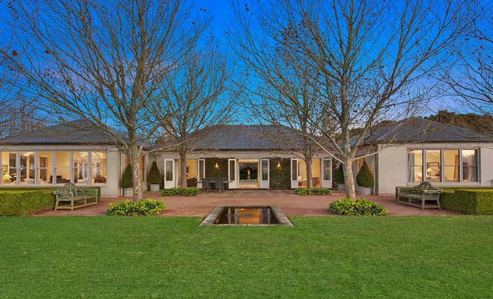Edward Jewell Tait buys in Rose Bay after Robertson sale