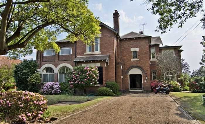 Wiggle couple list Wollstonecraft apartment