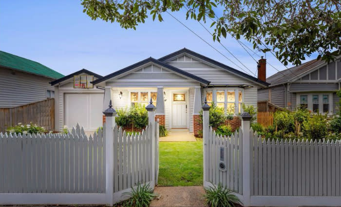 Former Carlton star Andrew Walker lists in Preston