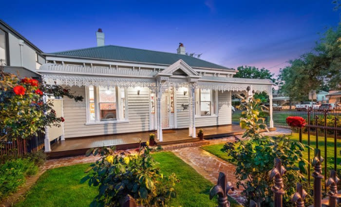 Racing broadcast legend Greg Miles lists in Williamstown 