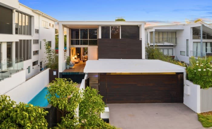 Contemporary Fairfield mortgagee home sells for $100k loss after 92 bid auction