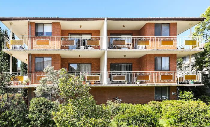 Carlton unit sells at weekend auction