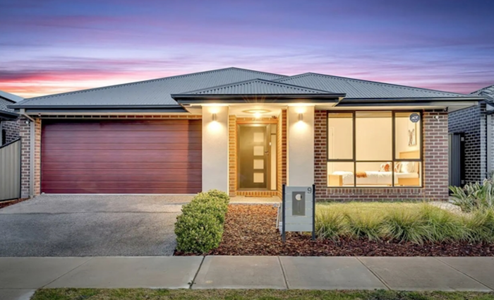 Melbourne real estate open for business as online auction nets buyer already