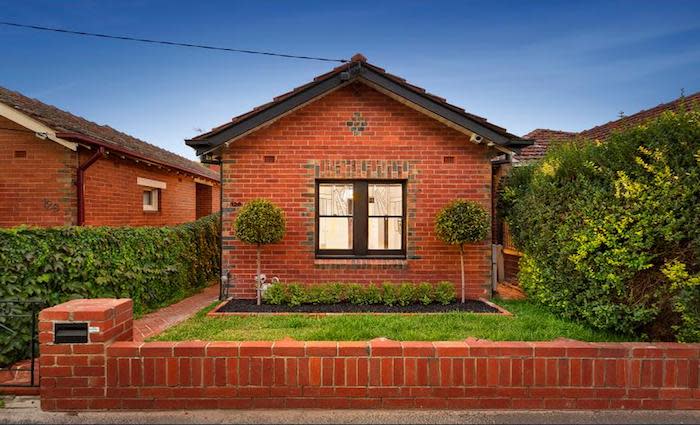 Carlton recruit Aaron Mullett secures $1.011 million after pre-auction offers for Flemington home