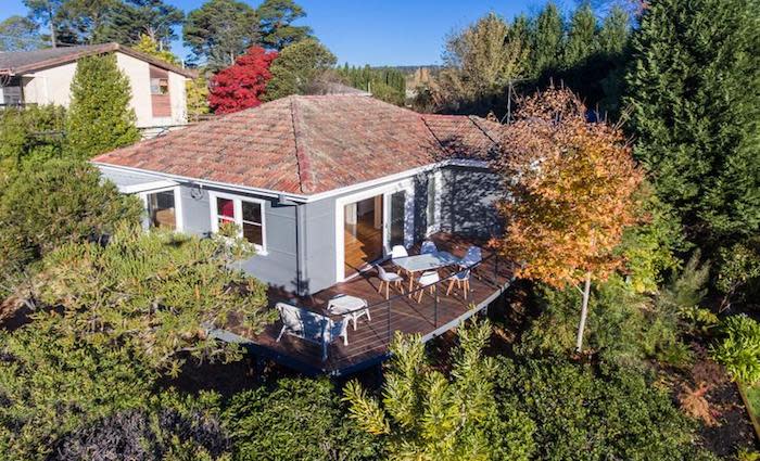 Sculptor David Ball Mittagong's Lake Alexandra home for auction