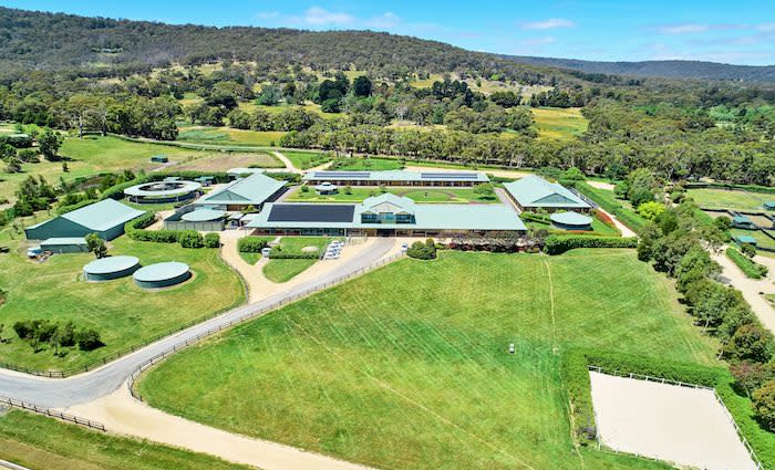 Horse trainer Lloyd Williams relists Macedon Lodge