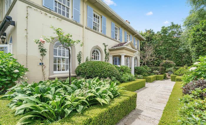 Murray's Coaches boss Ron Murray lists longtime Bellevue Hill home