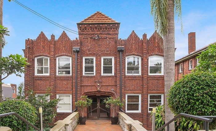 Model Roberta Pecoraro and fashion designer boyfriend sells in Bellevue Hill