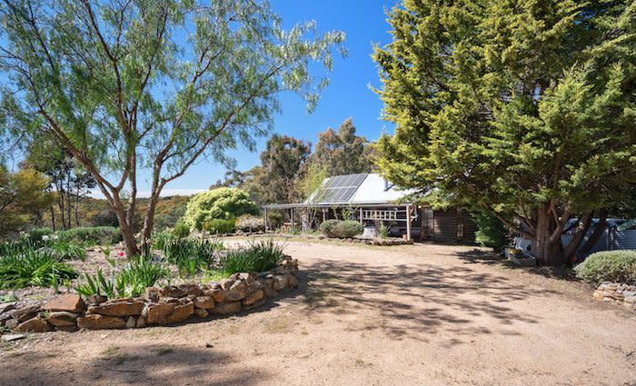 Olympia Valance and Thomas Bellchambers buy Victorian weekender