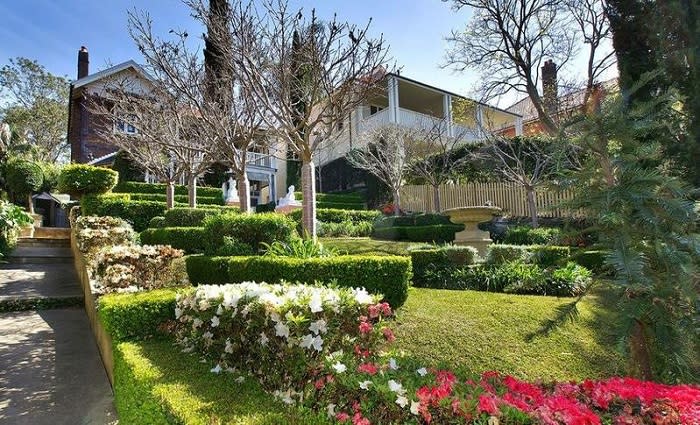 Buyer of former Wallaby Paul Darveniza's Centennial Park home emerge